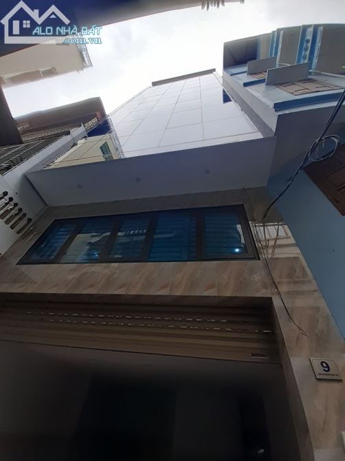 Bán nhà phố Trần Quang Diệu, Đống Đa, 72 m2, 8 tầng, Mt 5,5m, 2 mặt thoáng, view vườn hoa.