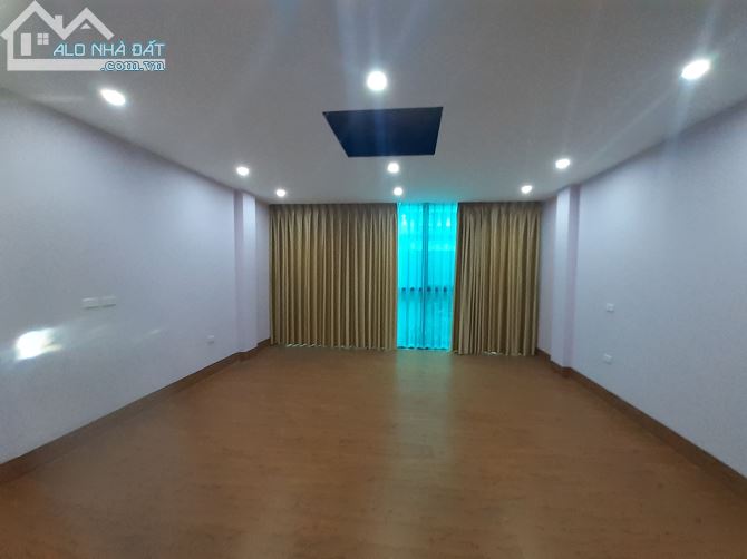Bán nhà phố Trần Quang Diệu, Đống Đa, 72 m2, 8 tầng, Mt 5,5m, 2 mặt thoáng, view vườn hoa. - 2