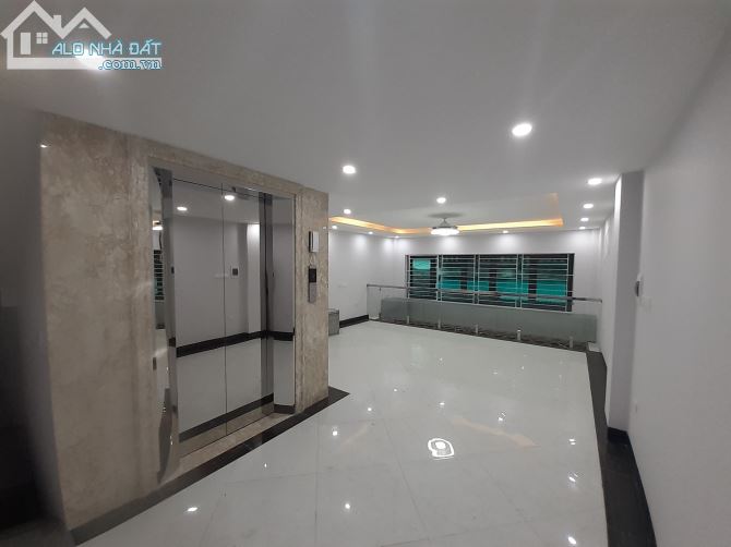 Bán nhà phố Trần Quang Diệu, Đống Đa, 72 m2, 8 tầng, Mt 5,5m, 2 mặt thoáng, view vườn hoa. - 3