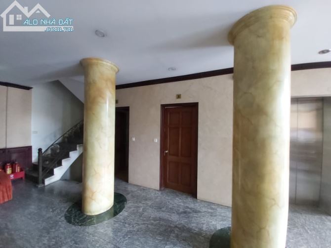 Bán khách sạn 170m2 x10 tầng đường Trần Duy Hưng, MT 11m, Giá 52 tỷ, đang kinh doanh tốt - 1