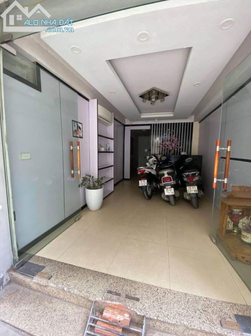 CĂN HỘ DỊCH VỤ BA ĐÌNH, 9 TẦNG, THANG MÁY, NGÕ ÔTÔ. 52M2. GIÁ 13.5 TỶ, CHO THUÊ 80TR/THÁNG