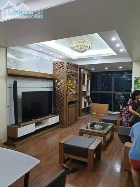 Bán nhà Hồ Ba Mẫu gần phố Lê Duẩn, Dt 38m2 x5 tầng giá 4,2 tỷ - 1