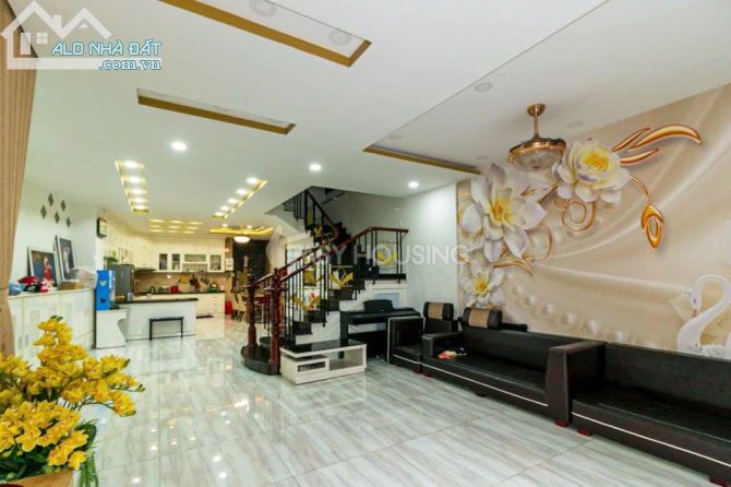 Nguyễn Trãi xa hoa, Quận 5, nhà đẹp ở ngay, thông tứ tung, ngang 4,2m nở hậu