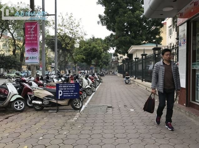 (HÀNG HIẾM) MẶT PHỐ HAI BÀ TRƯNG - VỊ TRÍ NGÃ TƯ BÀ TRIỆU ĐẮC ĐỊA KD ĐỈNH - BA BƯỚC RA HỒ