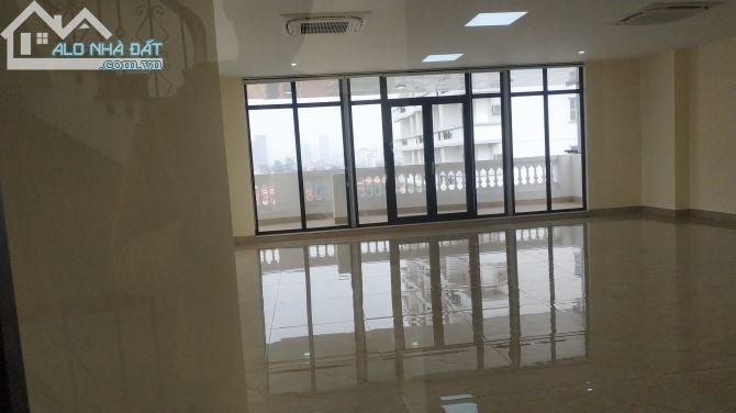 Cho thuê liền kề tại KĐT Dịch Vọng Hậu  . DT : 100 M * 5 Tầng + 1 hầm . MT : 6 M.Thông sàn - 2