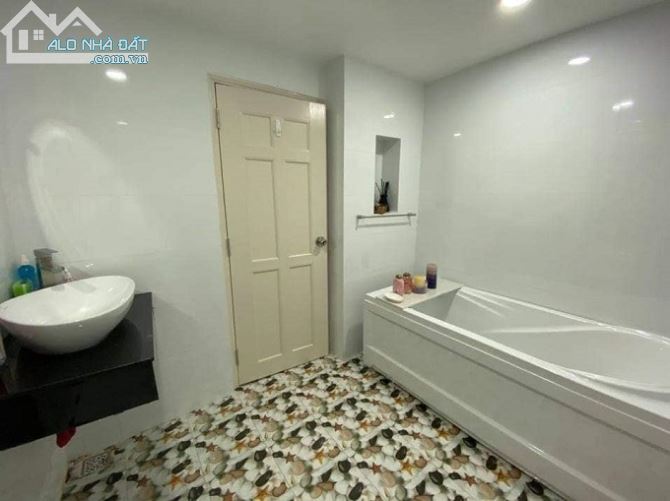 Nhà MT KD Thích Quảng Đức, P4, Phú Nhuận, 61m2. 5 tầng. Ninh mặt tiền. - 5