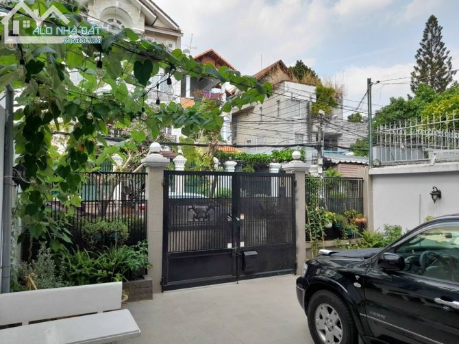 BÁN BIỆT THỰ ĐẸP KHU COMPOUND NGUYỄN VĂN HƯỞNG, Q.2, DT 8X25M, 3 TẦNG, SÂN VƯỜN, GIÁ 37 TỶ