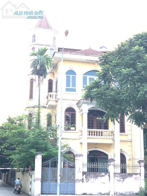 Bán nhà mặt phố Trần Đại Nghĩa, kinh doanh sầm uất, mặt tiền rộng 9m, vị trí đẹp nhất phố.