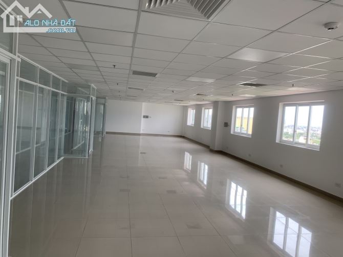 Văn phòng cho thuê 350m2/sàn trong suốt - tòa nhà mới MT Nguyễn Xí Bình Thạnh