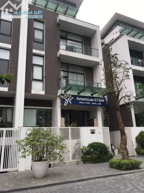 Cho thuê biệt thự Imperia Nguyễn Tuân  . DT : 170 M * 4 Tầng + 1 hâm . MT : 10 M . Full đh