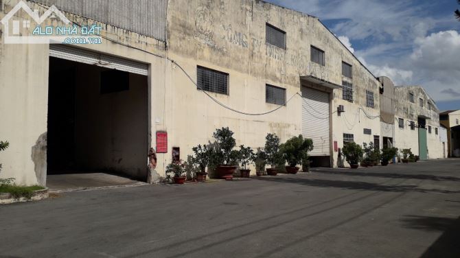 Cho thuê kho xưởng có diện tích từ 500 m2 đến 10.000 m2, cont 40f vào, PCCC. Bảo vệ.
