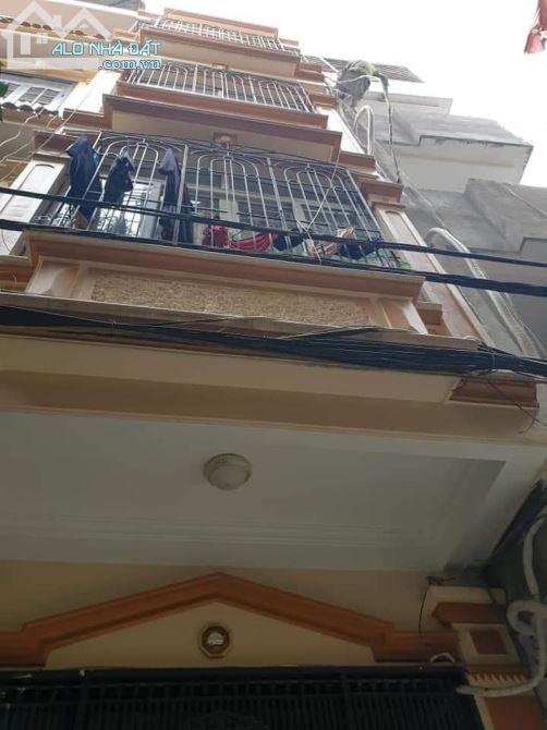 Bán nhà 5 tầng đường Nguyễn Trãi, Dt 35m2 Mt 4m, Đối diện Royal Cty, giá 3 tỷ 500tr