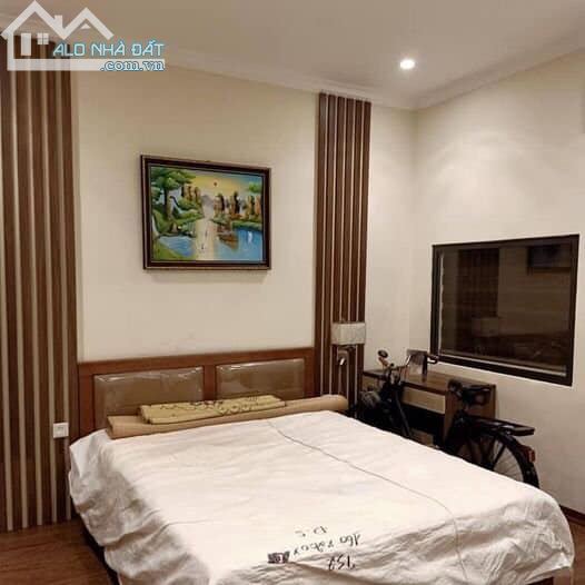 Bán nhà 5 tầng đường Nguyễn Trãi, Dt 35m2 Mt 4m, Đối diện Royal Cty, giá 3 tỷ 500tr - 2