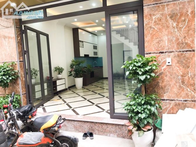 Bán nhà phân lô phố Hào Nam, Dt 40m2 x4 tầng Mt 4m, Ngõ rộng, thông, giá 4,5 tỷ - 1