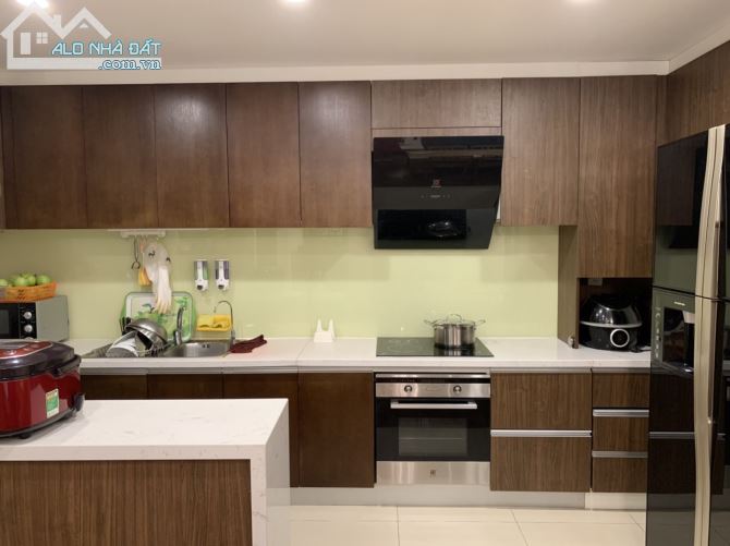 Bán Nhà mới đẹp, Lô góc- Kinh doanh - VP khu phố Nguyên Hồng Q.Đống Đa ,  8 tầng Thang máy - 3
