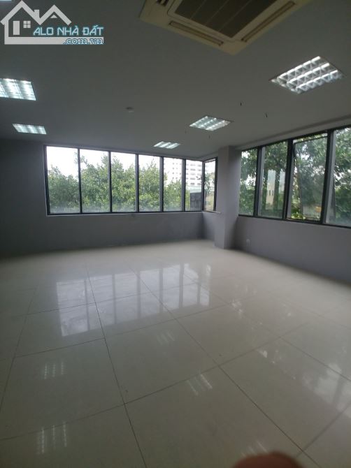 Cho thuê văn phòng tiêu chuẩn 35m2 view hồ,ánh sáng tự nhiên tại Chùa Láng,Đống Đa - 3