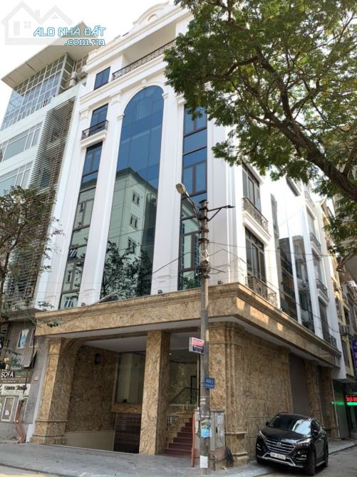 Cho thuê tòa  nhà văn phòng tại Dịch Vọng Hậu . DT : 130 M * 9 Tầng + 1 hầm . MT : 8 M .