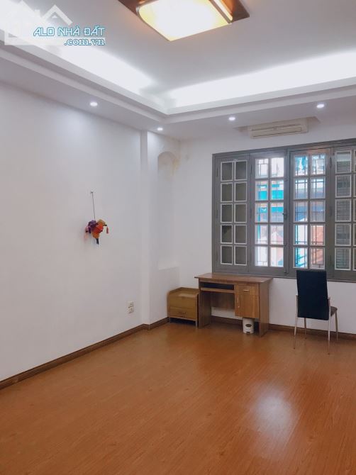 Hoàng Cầu - phân lô - gần phố - vỉa hè - oto - 50m 5 tầng - 11ty hơn - 2