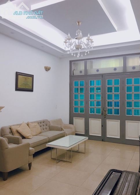 Hoàng Cầu - phân lô - gần phố - vỉa hè - oto - 50m 5 tầng - 11ty hơn - 3