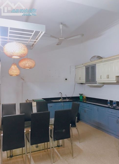 Hoàng Cầu - phân lô - gần phố - vỉa hè - oto - 50m 5 tầng - 11ty hơn - 4