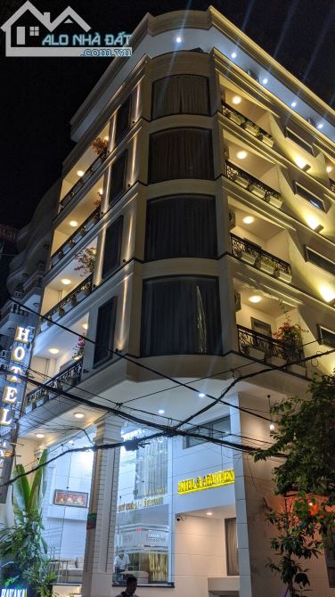 Bán nhà 10x30m 2 mặt tiền đường Hoàng Việt siêu phẩm duy nhất khu vip Phường 4, Tân Bình