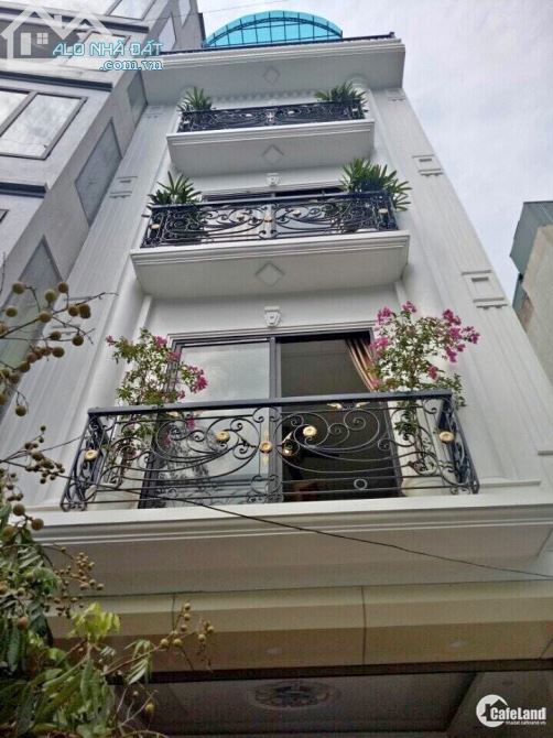 Bán nhà đường Giải Phóng, Dt 35m2 x5 tầng, Mt 4m ,giá 4 tỷ 100tr, Ngõ rộng thông