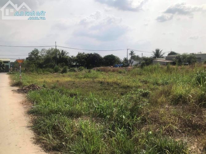 Cần bán đất 2 mặt tiền Nguyễn Thị Nê vị trí sáng 1300m 300thổ cư khu đông dân - 2