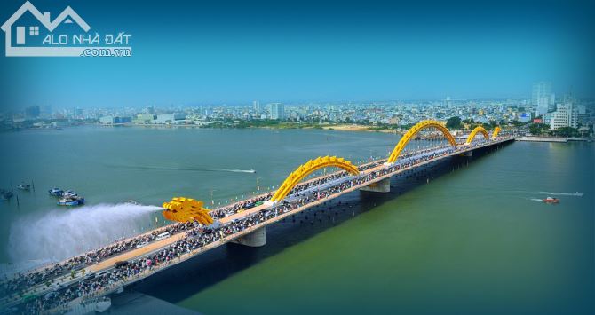 Đất 2 mặt tiền, diện tích lớn đường Bạch Đằng. Đã có giấp phép xây 25 tầng. Giá đầu tư.