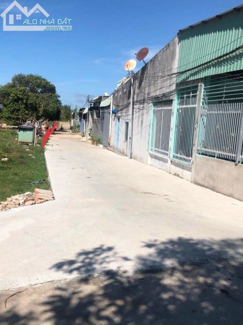 Chủ cần ra đi gấp lô đất rẻ nhất tại Thị Trấn Long Hải Khu dân cư , đất ổn định. Đg xe