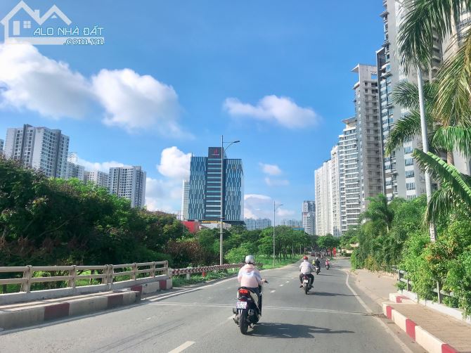 HÀNG HIẾM. ĐẤT MẶT TIỀN NGUYỄN BÌNH DT 250m2, SÁT BÊN GS METROCITY . GIÁ CHỈ 10,5 TỶ