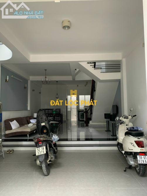 Bán Gấp Nhà Phố 1 Trệt 3 Lầu KDC Hoàng Quốc Việt, DT:5x17, Giá : 8.7 Tỷ Full nội thất - 1