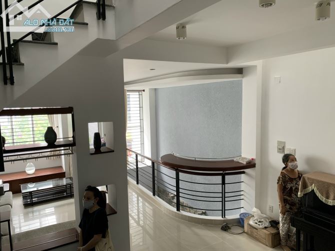 Bán Gấp Nhà Phố 1 Trệt 3 Lầu KDC Hoàng Quốc Việt, DT:5x17, Giá : 8.7 Tỷ Full nội thất - 4