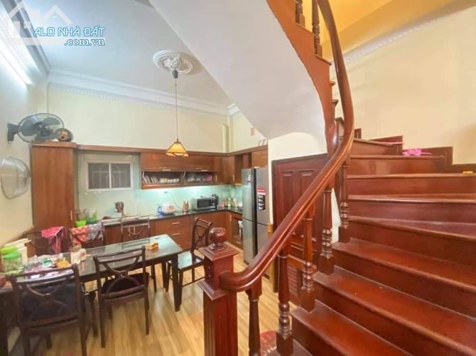 Bán nhà 4 tầng mặt ngõ 12 phố Vũ Thạnh, DT 65m2, Mt 7m, Ô tô vào nhà, giá 11 tỷ - 1