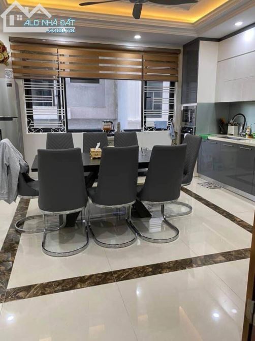 Bán nhà 4 tầng mặt ngõ 2 Ô tô tránh phố Cát Linh, Dt 65m2 Mt 8m, giá 10 tỷ - 5