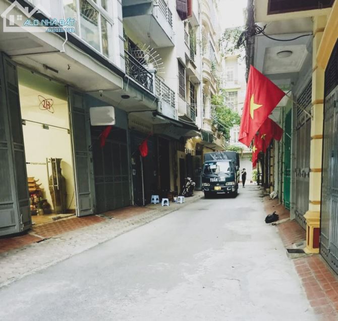 Bán nhà mặt ngõ Ô tô đõ cửa phố Đặng Tến Đông Dt 55m2 Mt 4,5m  giá 8,7 tỷ