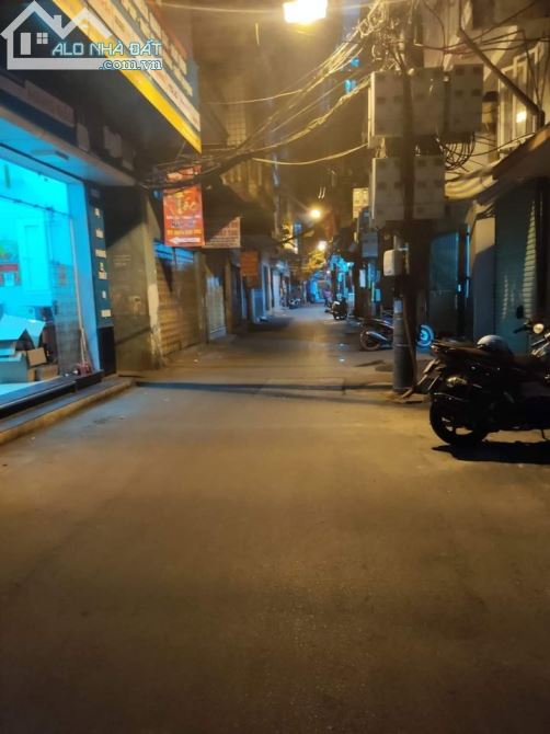 Bán nhà mặt ngõ thông sang Hồ Hoàng Cầu, Dt 55m2 x4 tầng, Mt 4,5m, giá 7,8 tỷ