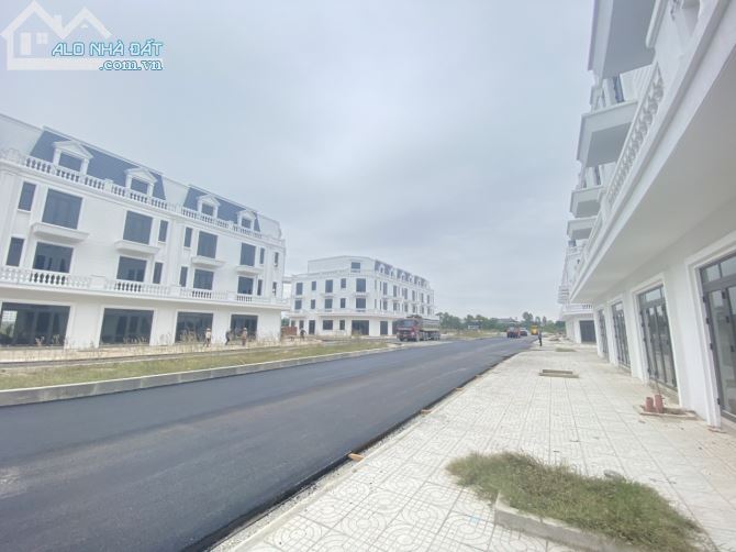 Cần bán lô đất đầu ve MB 04 Quảng Phú, Thành phố Thanh Hóa 95.5m2, giá bán chỉ 21 triệu/m2