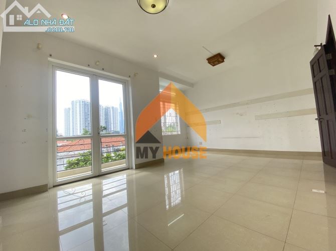 Villa quận 2 sân vườn đắt giá trồng rau nuôi cá NHƯ ĐEN VÂU - 4