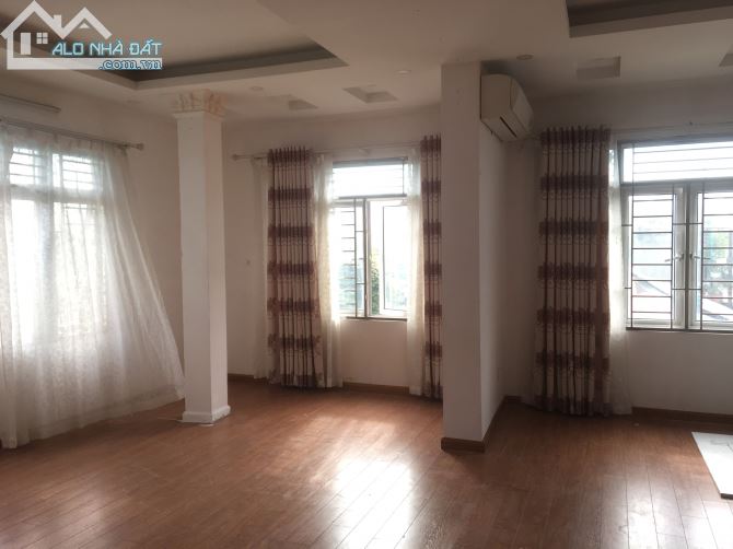 Cho thuê nhà riêng phố Nguyễn Xiển, diện tích 55m2, 5 tầng,20tr/th. Ô tô đỗ cửa, kd - 1