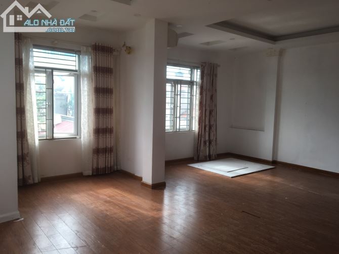 Cho thuê nhà riêng phố Nguyễn Xiển, diện tích 55m2, 5 tầng,20tr/th. Ô tô đỗ cửa, kd - 2