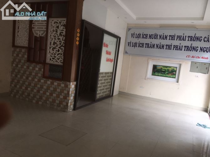 Cho thuê nhà riêng phố Nguyễn Xiển, diện tích 55m2, 5 tầng,20tr/th. Ô tô đỗ cửa, kd - 3