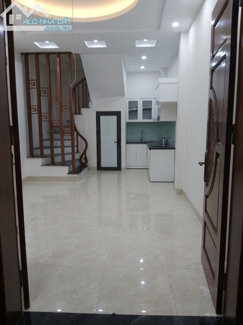 NHÀ ĐẸP PHỐ NGỌC THUỴ, LONG LANH NHƯ CUNG ĐIỆN, DIỆN TÍCH 30M2, 5 TẦNG, MẶT TIỀN 3,8M, TỶ.