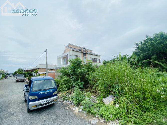Bán nền biệt thự đẹp đường Triệu Thị Trinh, Tp Long Xuyên - 2