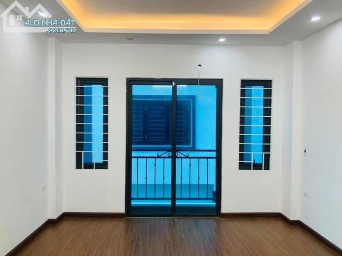 Bán nhà 4 tầng Dt 40m2, Mt 4,5m Đường Hồ Ba Mẫu, Ô tô đỗ cách nhà 10m, giá 5,6 tỷ - 1