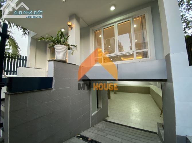KHOÁI KHOÁI! Đông về mê mệt với villa trắng xinh lung linh như NGỌC TRINH - 1