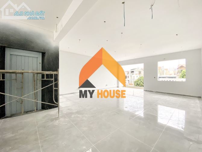 Toà nhà cao to ngất ngưởng ngay TT Q2 hầm thang máy mới xây luôn khách ơi - 2