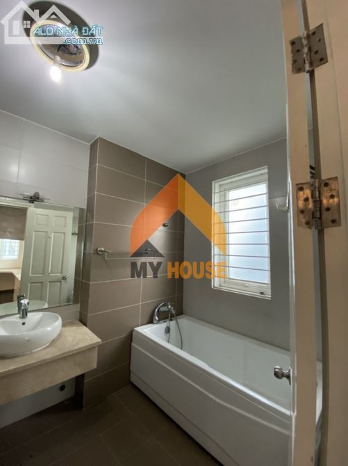 KHOÁI KHOÁI! Đông về mê mệt với villa trắng xinh lung linh như NGỌC TRINH - 5