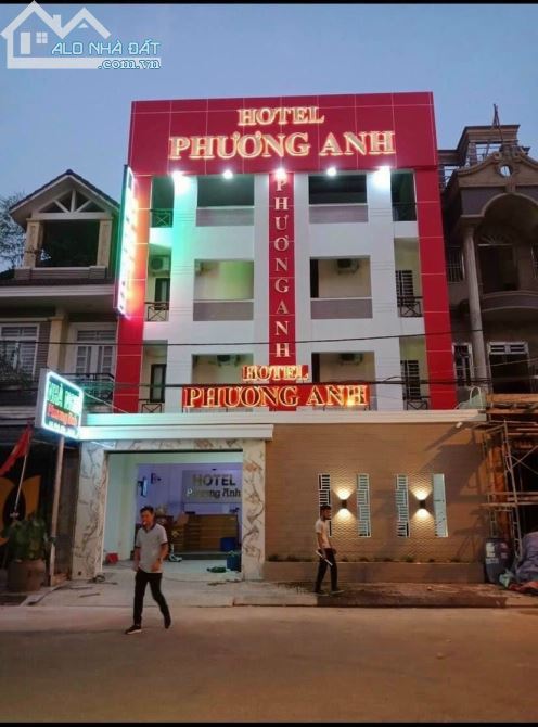 BÁN KHÁCH SẠN GẦN NGÃ BA ÔNG XÃ DĨ AN BINH DƯƠNG, DT 200M2 TRÊT 3 LẦU ,THANG MÁY, 19P