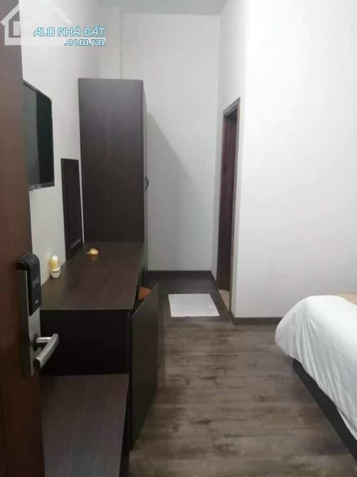 BÁN KHÁCH SẠN GẦN NGÃ BA ÔNG XÃ DĨ AN BINH DƯƠNG, DT 200M2 TRÊT 3 LẦU ,THANG MÁY, 19P - 2
