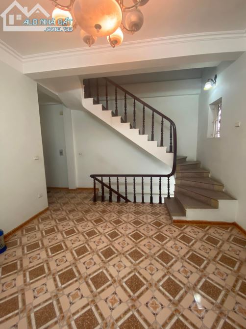 HIẾM – NHÀ GIÁP NHỊ - MẶT TIỀN RỘNG, GẦN Ô TÔ, 5 TẦNG, GIÁ YÊU - 1